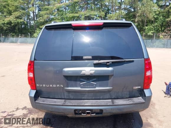 2008 Chevrolet Suburban LTZ with VIN 1GNFK16318J148215, listed as a IAAI auction lot 42486861 with 214,362 mi miles and . Bid and sale history available at DreamBid. Image 16.