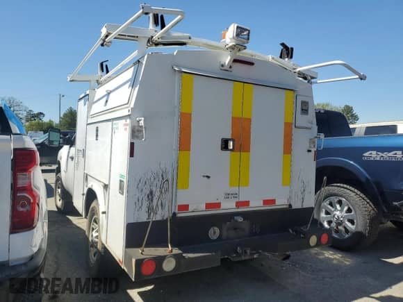 2012 Chevrolet Silverado 3500HD Work Truck z VIN 1GB3CZCG6CF184724, wystawiony jako Copart lot #52562015 z przebiegiem 182 833 mil mil oraz Czysty tytuł • Clean title. Historia ofert i sprzedaży dostępna na DreamBid. Obrazek 2.