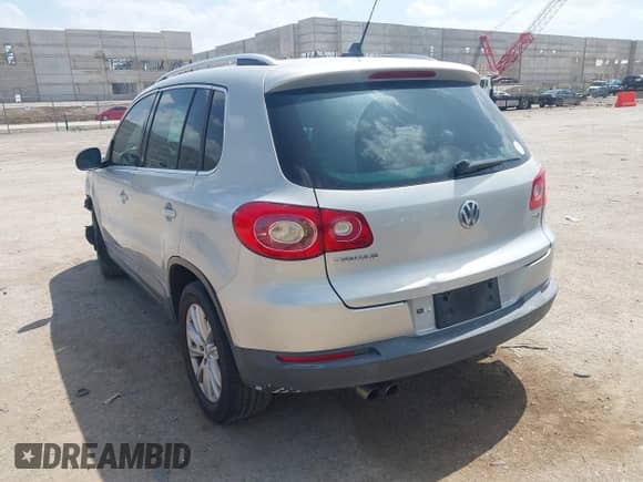 2010 Volkswagen Tiguan S с VIN WVGAV7AX1AW001503, выставлен на аукционе IAAI как лот 42520113 с пробегом 126 361 миль миль и . История ставок и продаж доступна на DreamBid. Изображение 3.