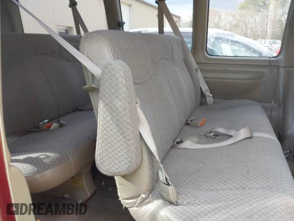 2000 Chevrolet Express с VIN 1GNFG15R2Y1104182, выставлен на аукционе IAAI как лот 41722803 с пробегом 266 488 миль миль и . История ставок и продаж доступна на DreamBid. Изображение 8.
