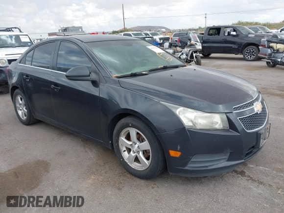 2012 Chevrolet Cruze 1LT z VIN 1G1PF5SC2C7193760, wystawiony jako IAAI lot #43237104 z przebiegiem 182 546 mil mil oraz . Historia ofert i sprzedaży dostępna na DreamBid. Obrazek 1.