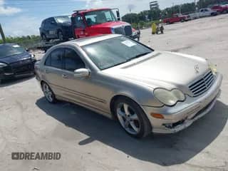 2005 Mercedes-Benz C 320 z VIN WDBRF64J45F610076, wystawiony jako IAAI lot #42422374 z przebiegiem 136 991 mil mil oraz . Historia ofert i sprzedaży dostępna na DreamBid. Obrazek 1.