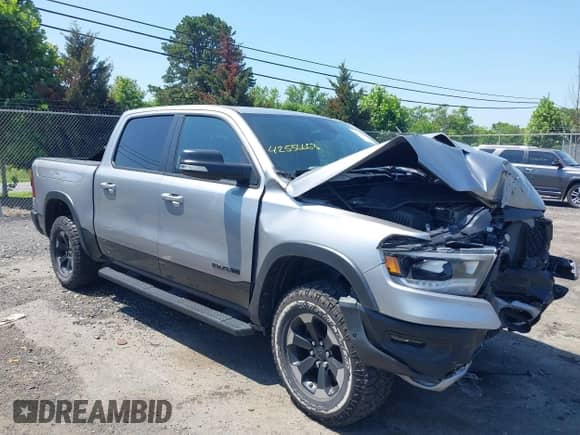 2019 Ram 1500 Rebel z VIN 1C6SRFLT8KN797618, wystawiony jako IAAI lot #42556663 z przebiegiem 92 606 mil mil oraz . Historia ofert i sprzedaży dostępna na DreamBid. Obrazek 1.
