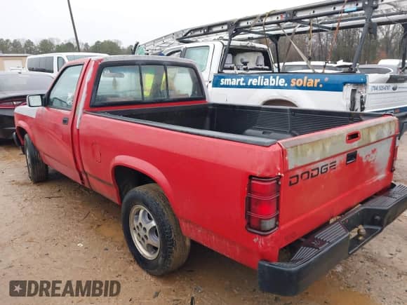 1996 Dodge Dakota with VIN 1B7FL26P1TS551841, listed as a IAAI auction lot 41534036 with 229,386 mi miles and . Bid and sale history available at DreamBid. Image 3.