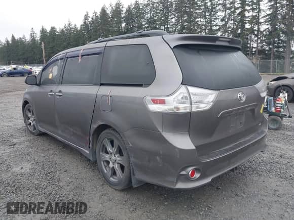 2017 Toyota Sienna SE with VIN 5TDXZ3DC0HS800493, listed as a IAAI auction lot 41946609 with Not provided miles and . Bid and sale history available at DreamBid. Image 3.