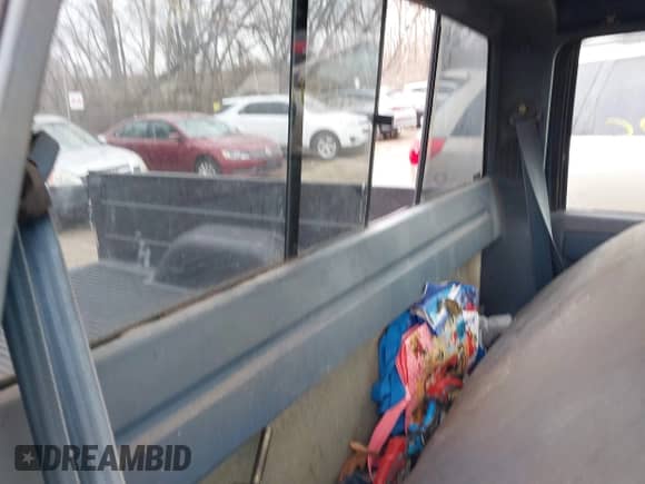 1988 GMC Sierra 1500 с VIN 1GTDK14K6JZ518298, выставлен на аукционе IAAI как лот 41714525 с пробегом 298 174 миль миль и . История ставок и продаж доступна на DreamBid. Изображение 8.