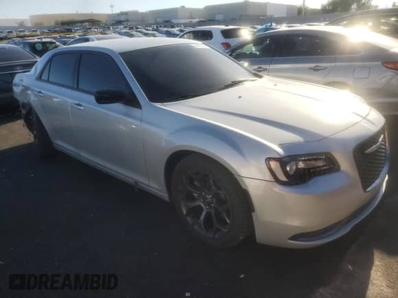 2019 Chrysler 300 Touring with VIN 2C3CCAAG6KH609926, listed as a Copart auction lot 80406865 with 104,699 mi miles and Salvage title. Bid and sale history available at DreamBid. Image 4.