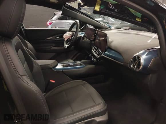2024 Chevrolet Equinox EV LT z VIN 3GN7DLRP1RS247819, wystawiony jako IAAI lot #42432618 z przebiegiem 11 495 mil mil oraz . Historia ofert i sprzedaży dostępna na DreamBid. Obrazek 5.