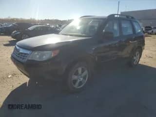 2013 Subaru Forester X z VIN JF2SHABCXDH423840, wystawiony jako Copart lot #91079915 z przebiegiem 166 658 mil mil oraz Czysty tytuł • Clean title. Historia ofert i sprzedaży dostępna na DreamBid. Obrazek 1.