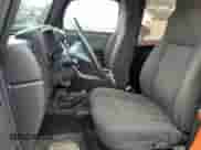 2005 Jeep Wrangler SE z VIN 1J4FA29S75P377103, wystawiony jako Copart lot #80910055 z przebiegiem 103 803 mil mil oraz Szkoda całkowita • Salvage title. Historia ofert i sprzedaży dostępna na DreamBid. Obrazek 7.