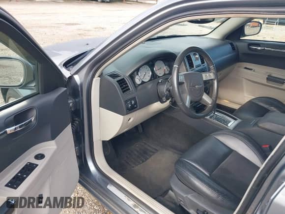 2006 Chrysler 300 C SRT-8 with VIN 2C3LA73W66H523504, listed as a IAAI auction lot 42483103 with 61,560 mi miles and . Bid and sale history available at DreamBid. Image 16.