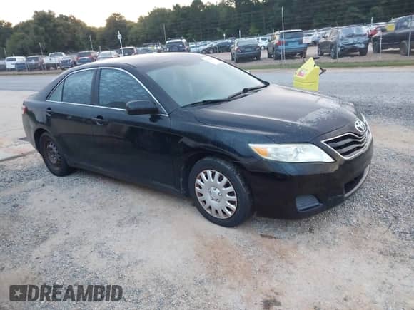 2010 Toyota Camry XLE z VIN 4T1BF3EK9AU509965, wystawiony jako IAAI lot #43388607 z przebiegiem 220 132 mil mil oraz . Historia ofert i sprzedaży dostępna na DreamBid. Obrazek 1.