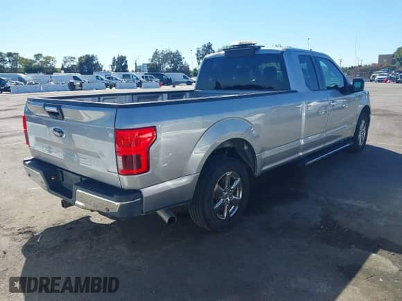 2020 Ford F-150 XL z VIN 1FTEX1C5XLKF19161, wystawiony jako IAAI lot #43484702 z przebiegiem 115 341 mil mil oraz . Historia ofert i sprzedaży dostępna na DreamBid. Obrazek 4.