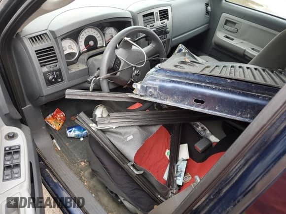 2006 Dodge Dakota SLT с VIN 1D7HW48K06S718102, выставлен на аукционе Copart как лот 89479615 с пробегом Не указан миль и Списание • Salvage title. История ставок и продаж доступна на DreamBid. Изображение 8.