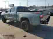 2022 Toyota Tacoma SR5 z VIN 3TYDZ5BNXNT015367, wystawiony jako Copart lot #68380495 z przebiegiem 46 301 mil mil oraz Szkoda całkowita • Salvage title. Historia ofert i sprzedaży dostępna na DreamBid. Obrazek 2.