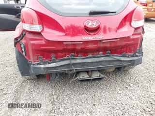 2013 Hyundai Veloster w/Black Int z VIN KMHTC6AD7DU129100, wystawiony jako IAAI lot #43459342 z przebiegiem 98 170 mil mil oraz . Historia ofert i sprzedaży dostępna na DreamBid. Obrazek 6.