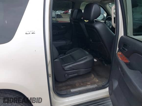 2009 Chevrolet Suburban LTZ with VIN 1GNFC36J39R242199, listed as a IAAI auction lot 43322206 with 306,353 mi miles and . Bid and sale history available at DreamBid. Image 8.