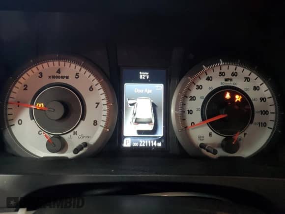 2017 Toyota Sienna SE with VIN 5TDXZ3DC7HS825200, listed as a Copart auction lot 70044905 with 221,114 mi miles and Salvage title. Bid and sale history available at DreamBid. Image 9.