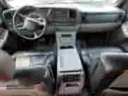 2001 Chevrolet Suburban LS z VIN 3GNEC16T81G168705, wystawiony jako Copart lot #71161814 z przebiegiem 183 828 mil mil oraz Szkoda całkowita • Salvage title. Historia ofert i sprzedaży dostępna na DreamBid. Obrazek 8.