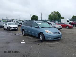 2008 Toyota Sienna XLE z VIN 5TDBK22C28S017235, wystawiony jako IAAI lot #43024196 z przebiegiem 218 331 mil mil oraz . Historia ofert i sprzedaży dostępna na DreamBid. Obrazek 1.