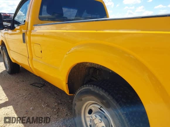 2011 Ford F-250 XL z VIN 1FTBF2A61BEC82600, wystawiony jako IAAI lot #43386101 z przebiegiem 195 000 mil mil oraz . Historia ofert i sprzedaży dostępna na DreamBid. Obrazek 6.