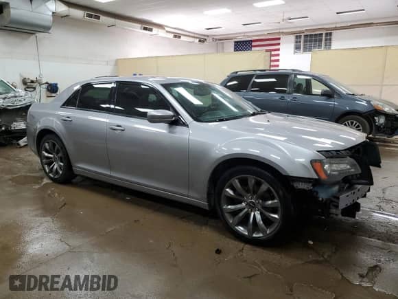 2014 Chrysler 300 S with VIN 2C3CCABG6EH291521, listed as a Copart auction lot 62171285 with 95,706 mi miles and Clean title. Bid and sale history available at DreamBid. Image 4.