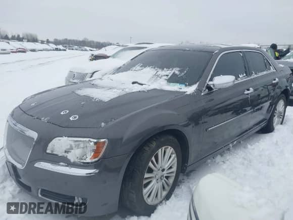 2013 Chrysler 300 S z VIN 2C3CCAJTXDH621920, wystawiony jako IAAI lot #41434113 z przebiegiem 146 164 mil mil oraz . Historia ofert i sprzedaży dostępna na DreamBid. Obrazek 17.
