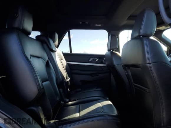 2018 Ford Explorer XLT с VIN 1FM5K8D82JGA75236, выставлен на аукционе Copart как лот 82488975 с пробегом 126 417 миль миль и Чистый • Clean title. История ставок и продаж доступна на DreamBid. Изображение 11.