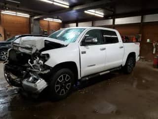 2015 Toyota Tundra Limited z VIN 5TFHW5F19FX452611, wystawiony jako Copart lot #61103335 z przebiegiem 147 112 mil mil oraz Szkoda całkowita • Salvage title. Historia ofert i sprzedaży dostępna na DreamBid. Obrazek 1.