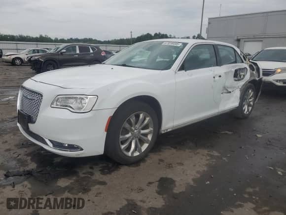 2018 Chrysler 300 Limited with VIN 2C3CCAKG4JH191928, listed as a Copart auction lot 67818495 with 43,323 mi miles and Salvage title. Bid and sale history available at DreamBid. Image 1.
