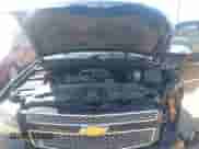 2009 Chevrolet Suburban LTZ z VIN 1GNFK36359R219818, wystawiony jako IAAI lot #42120323 z przebiegiem 146 999 mil mil oraz . Historia ofert i sprzedaży dostępna na DreamBid. Obrazek 10.