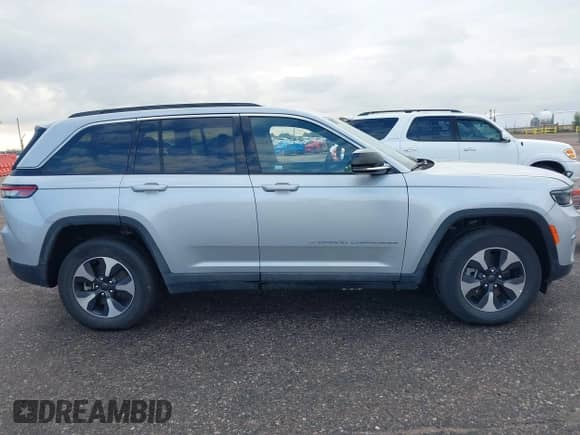 2024 Jeep Grand Cherokee with VIN 1C4RJYB69RC120525, listed as a IAAI auction lot 43249084 with Not provided miles and . Bid and sale history available at DreamBid. Image 13.