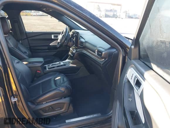 2021 Ford Explorer Platinum with VIN 1FM5K8HC5MGA97587, listed as a IAAI auction lot 42074829 with 42,582 mi miles and . Bid and sale history available at DreamBid. Image 5.
