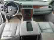 2008 Chevrolet Suburban LTZ z VIN 3GNFK16398G238164, wystawiony jako Copart lot #64173925 z przebiegiem 262 262 mil mil oraz Czysty tytuł • Clean title. Historia ofert i sprzedaży dostępna na DreamBid. Obrazek 8.