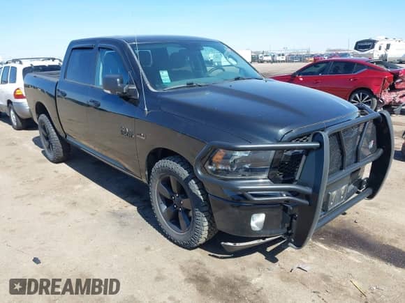 2018 Ram 1500 Big Horn z VIN 1C6RR7LT5JS163638, wystawiony jako IAAI lot #41844678 z przebiegiem 53 756 mil mil oraz . Historia ofert i sprzedaży dostępna na DreamBid. Obrazek 1.