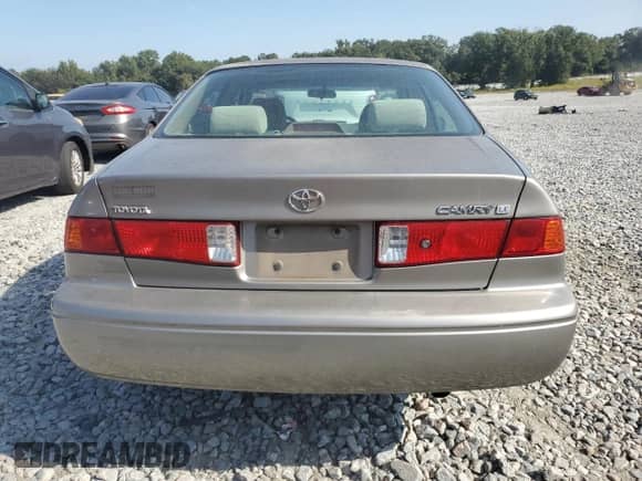 2001 Toyota Camry LE z VIN 4T1BG22K81U020369, wystawiony jako Copart lot #83791885 z przebiegiem 209 821 mil mil oraz Szkoda całkowita • Salvage title. Historia ofert i sprzedaży dostępna na DreamBid. Obrazek 6.