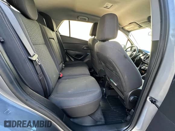 2020 Chevrolet Trax LS z VIN 3GNCJKSB0LL263642, wystawiony jako Copart lot #87482195 z przebiegiem 242 522 mil mil oraz Czysty tytuł • Clean title. Historia ofert i sprzedaży dostępna na DreamBid. Obrazek 6.