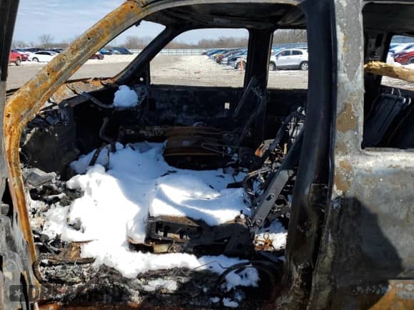 2002 Chevrolet Silverado 2500HD LS z VIN 1GCHK23G62F146890, wystawiony jako Copart lot #48225525 z przebiegiem Nie podano mil oraz Nie do naprawy • Non repairable. Historia ofert i sprzedaży dostępna na DreamBid. Obrazek 7.