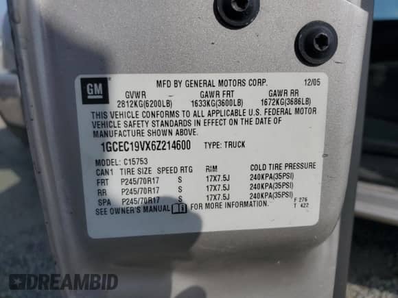 2006 Chevrolet Silverado 1500 Work Truck z VIN 1GCEC19VX6Z214600, wystawiony jako Copart lot #70415005 z przebiegiem 254 222 mil mil oraz Czysty tytuł • Clean title. Historia ofert i sprzedaży dostępna na DreamBid. Obrazek 12.