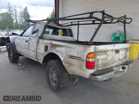 2001 Toyota Tacoma с VIN 5TEWN72N11Z733480, выставлен на аукционе IAAI как лот 42244484 с пробегом 323 454 миль миль и . История ставок и продаж доступна на DreamBid. Изображение 3.