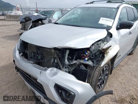 2020 Nissan Pathfinder SL with VIN 5N1DR2CM3LC620440, listed as a IAAI auction lot 42700818 with 67,765 mi miles and . Bid and sale history available at DreamBid. Image 6.