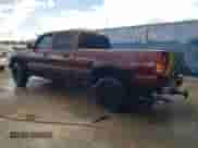 2002 Chevrolet Silverado 2500HD LS z VIN 1GCHK23132F178675, wystawiony jako Copart lot #71217884 z przebiegiem Nie podano mil oraz Szkoda całkowita • Salvage title. Historia ofert i sprzedaży dostępna na DreamBid. Obrazek 2.