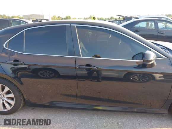 2018 Toyota Camry SE with VIN 4T1B11HK4JU658668, listed as a IAAI auction lot 43204847 with 195,921 mi miles and . Bid and sale history available at DreamBid. Image 13.