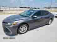 2021 Toyota Camry LE с VIN 4T1C11AK9MU587650, выставлен на аукционе Copart как лот 70694115 с пробегом 273 975 миль миль и Списание • Salvage title. История ставок и продаж доступна на DreamBid. Изображение 1.