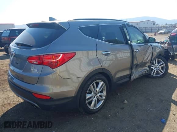 2014 Hyundai Santa Fe z VIN 5XYZUDLA8EG200097, wystawiony jako IAAI lot #43045747 z przebiegiem 31 772 mil mil oraz . Historia ofert i sprzedaży dostępna na DreamBid. Obrazek 4.