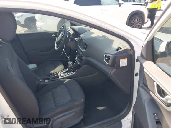 2019 Hyundai Ioniq SEL z VIN KMHC75LC8KU140459, wystawiony jako IAAI lot #43201798 z przebiegiem 149 976 mil mil oraz . Historia ofert i sprzedaży dostępna na DreamBid. Obrazek 5.