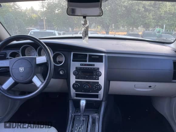2006 Dodge Magnum R/T z VIN 2D4GZ57226H398988, wystawiony jako Copart lot #59425655 z przebiegiem Nie podano mil oraz Czysty tytuł • Clean title. Historia ofert i sprzedaży dostępna na DreamBid. Obrazek 9.