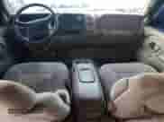 1998 Chevrolet Suburban с VIN 1GBEC16R1WJ375489, выставлен на аукционе Copart как лот 62376635 с пробегом 178 923 миль миль и На запчасти • Non repairable. История ставок и продаж доступна на DreamBid. Изображение 8.