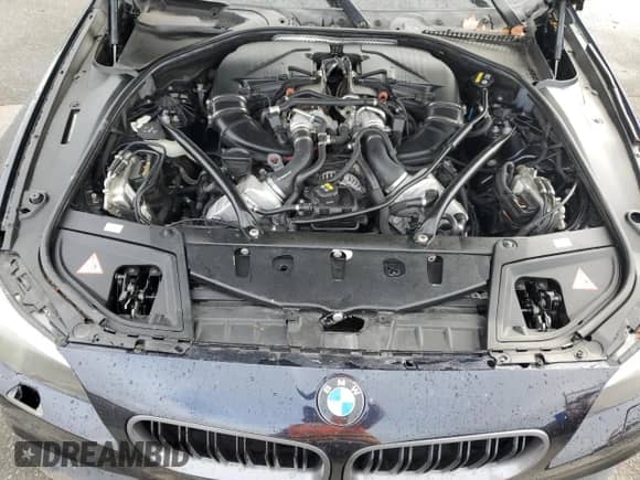 2016 BMW 5 Series 550i z VIN WBAKN9C55GD963000, wystawiony jako Copart lot #82060105 z przebiegiem 91 259 mil mil oraz Szkoda całkowita • Salvage title. Historia ofert i sprzedaży dostępna na DreamBid. Obrazek 11.