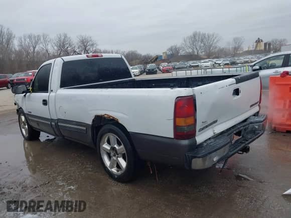 2000 Chevrolet Silverado 1500 with VIN 1GCEC14W0YE199633, listed as a IAAI auction lot 41465837 with 241,159 mi miles and . Bid and sale history available at DreamBid. Image 3.